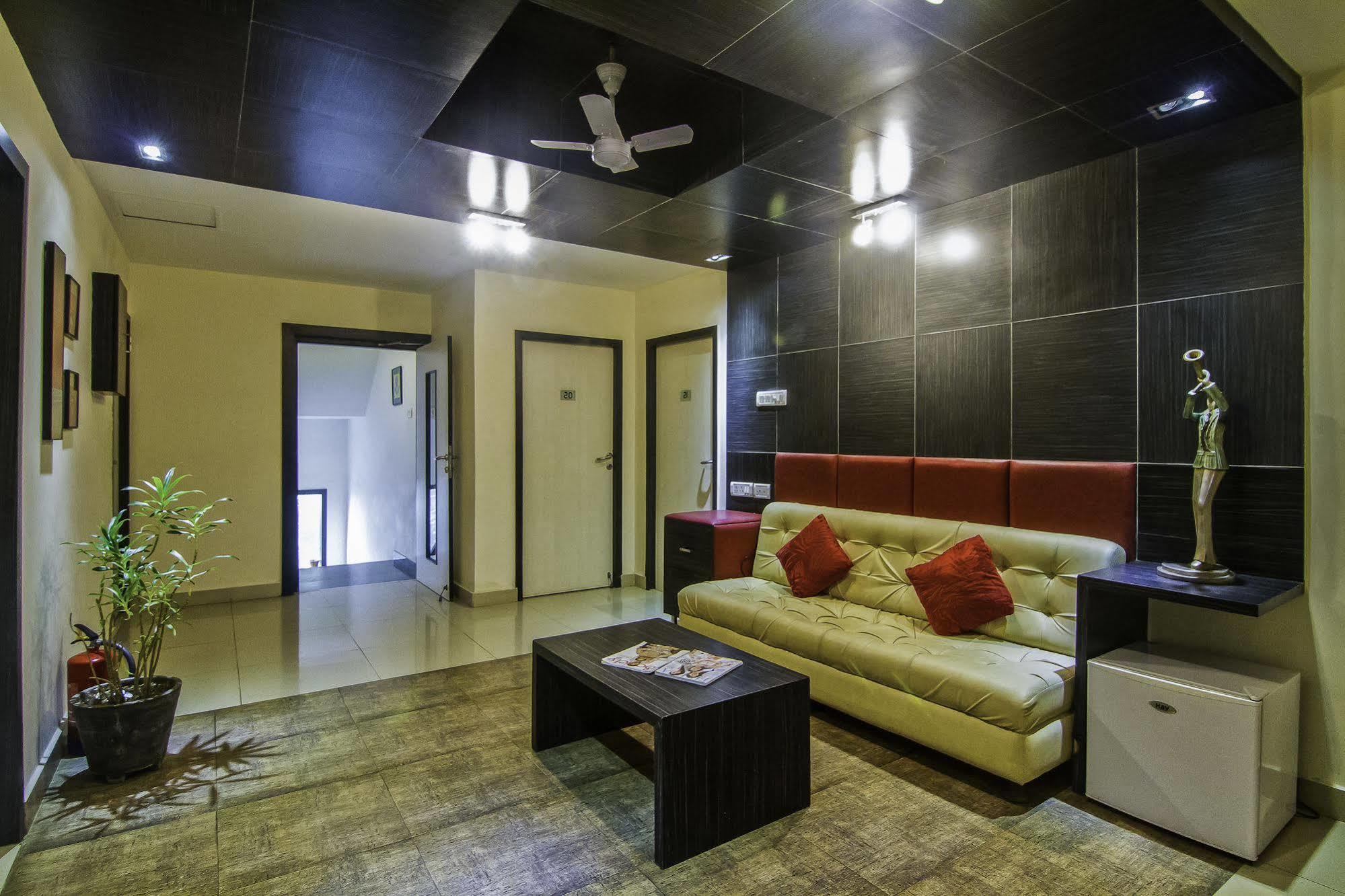 Treebo Trip Hive Hotel Chennai Exterior photo