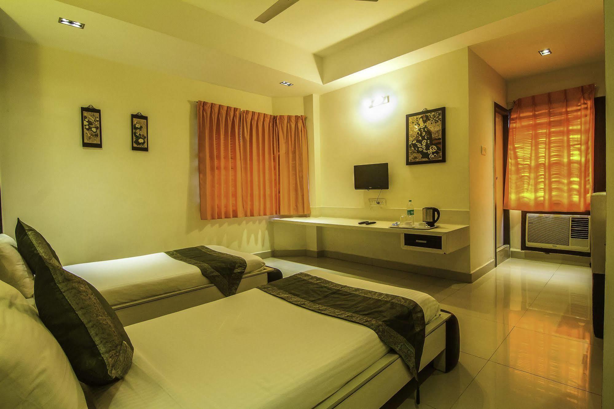 Treebo Trip Hive Hotel Chennai Exterior photo