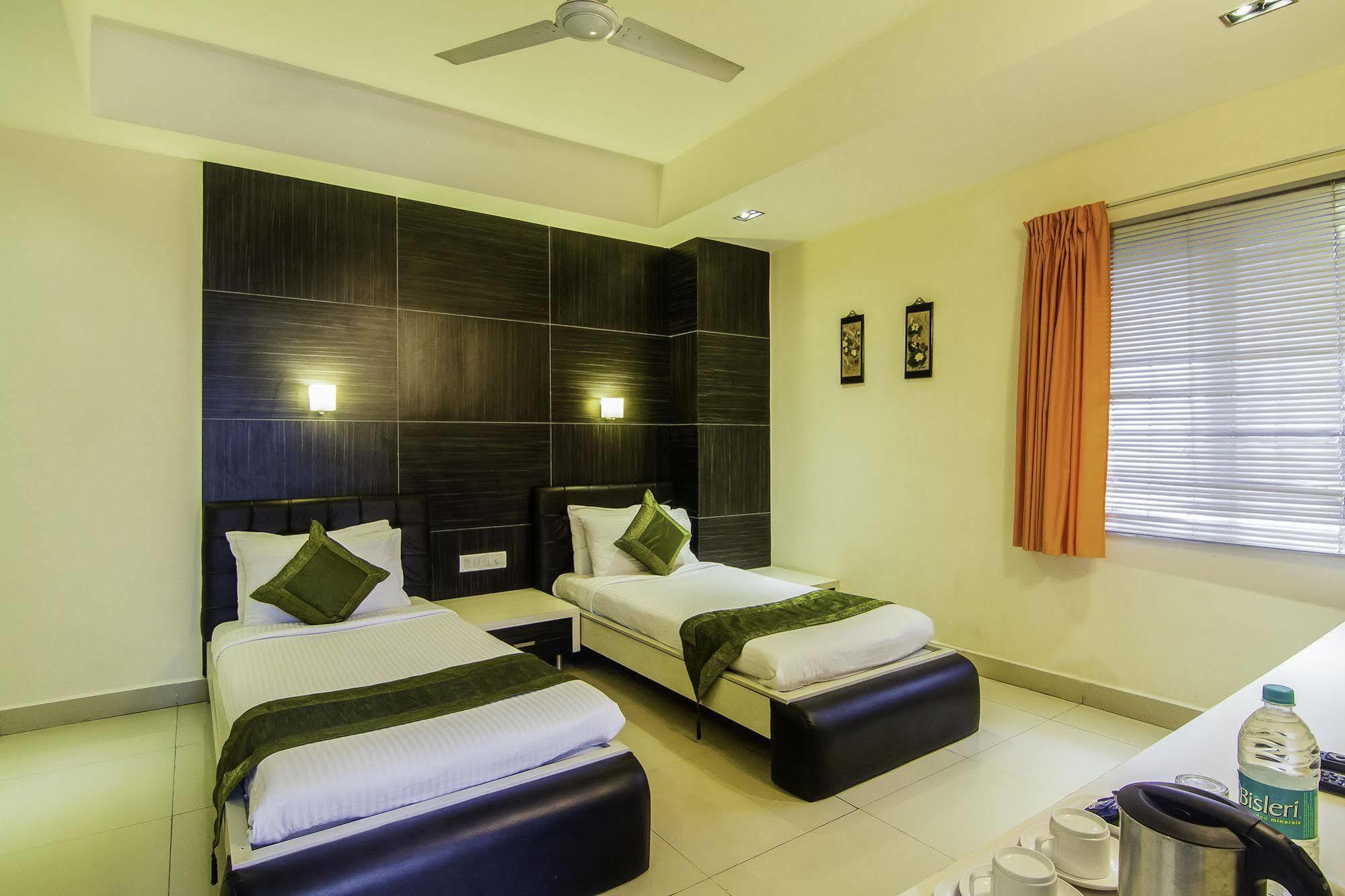 Treebo Trip Hive Hotel Chennai Exterior photo